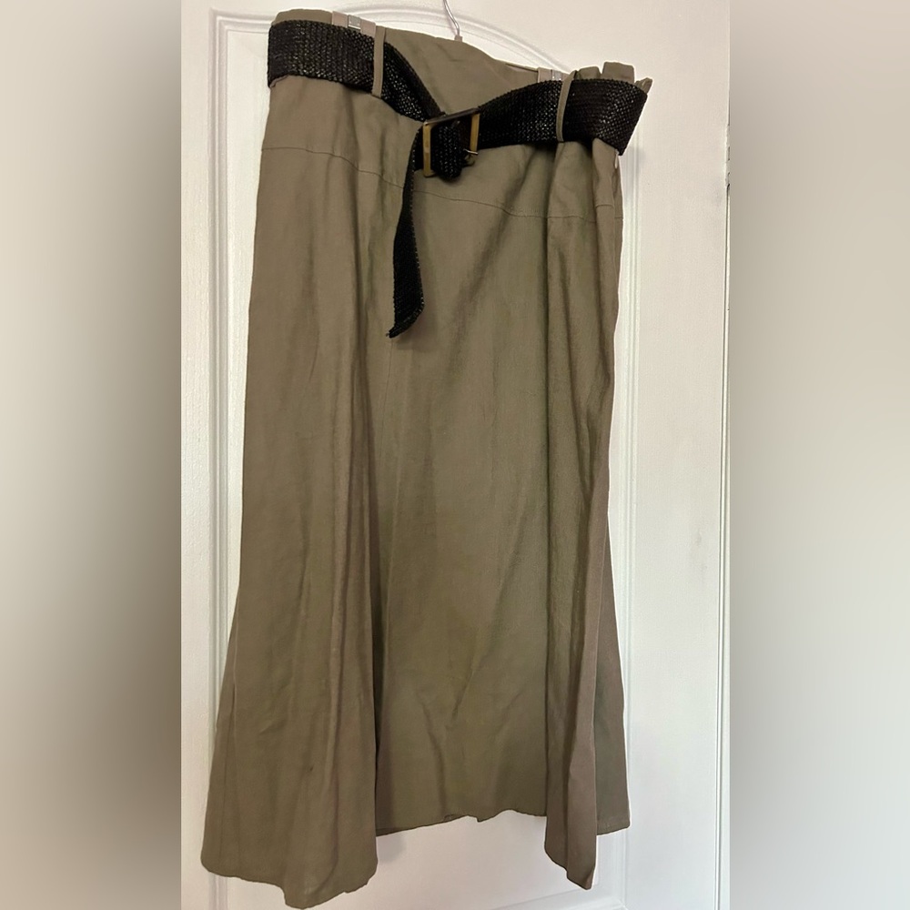 ZOE D Elegant Tan Skirt with Black Belt Size 18